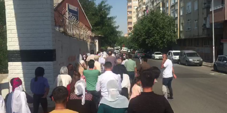 Cizîra Botan gençliği “Gençlik Botan’a Özgür Vatana” sloganları ile Amed’e giriş yaptı
