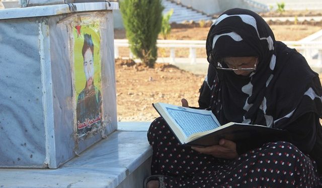 Rojava ve Kuzey Suriye’de halklar şehitliklere akın etti