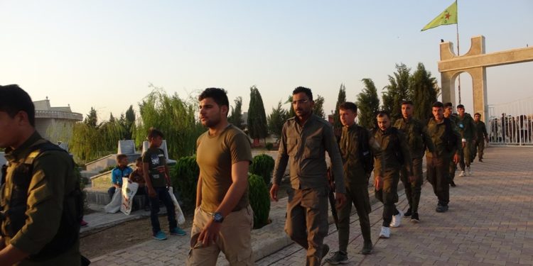 Rojava ve Kuzey Suriye’de halklar şehitliklere akın etti