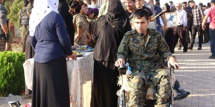 Rojava ve Kuzey Suriye’de halklar şehitliklere akın etti