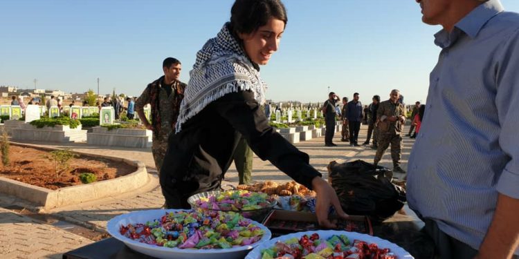 Rojava ve Kuzey Suriye’de halklar şehitliklere akın etti
