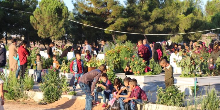 Rojava ve Kuzey Suriye’de halklar şehitliklere akın etti