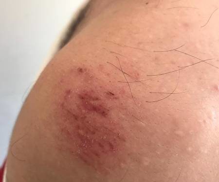 İşgalci Türk polisi şehit ailesine saldırdı!