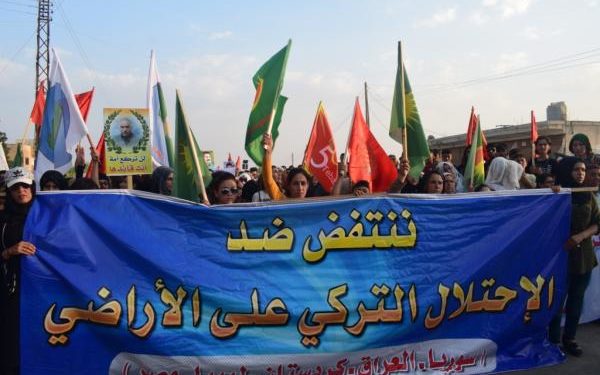 Gençler işgalci Türk devletinin tehditlerine karşı yürüyüşe geçti