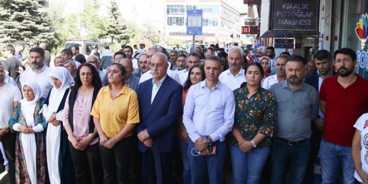 Wan’da direniş 9’uncu gününde : Kayyum gidecek