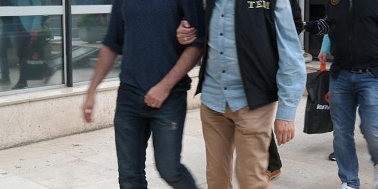 Pirsûs’ta 3 yurttaş gözaltına alındı