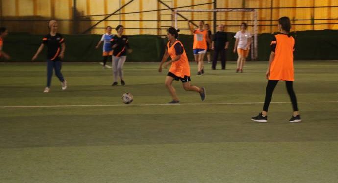 Gençlik meclislerinin futbol turnuvası kadın takımıyla devam etti