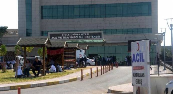 Amed’de zırhlı araç devrildi: 2’si ağır 6 işgalci Türk polisi yaralandı