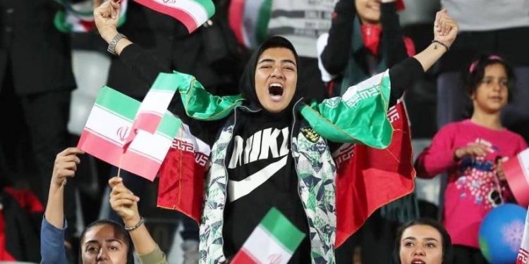 İran’da kadınların mücadelesi sonuç verdi