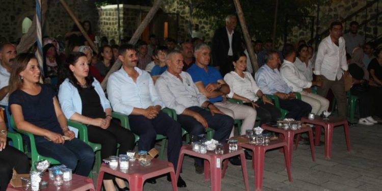 Cizîra Botan gençliğinden tiyatro etkinliği