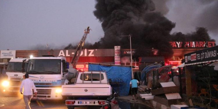 Riha’da markette büyük yangın