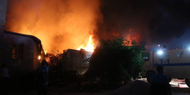 Riha’da markette büyük yangın