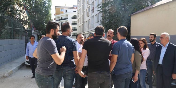 Wan’da direniş 7’inci gününde: Yürüyüş eylemine işgalci Türk polisi saldırdı