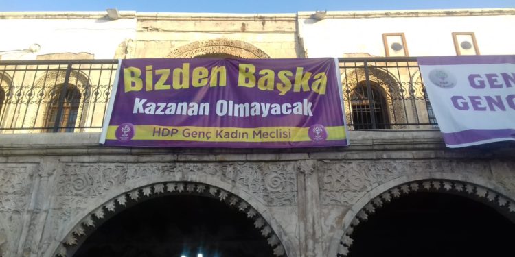 Cizîra Botan gençliğinden tiyatro etkinliği