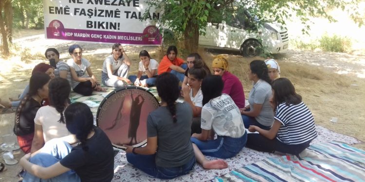 İşgalci Jandarma kadınların pikniğini bastı