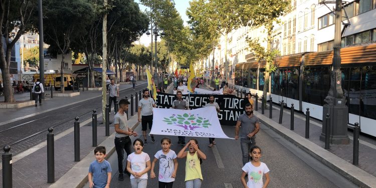 Marsilya’da binler gaspçı kayyımlara karşı yürüdü