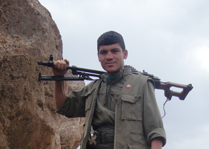 Dönemin Apocu Ruhu ve Fedai Gençlik Sembolü – Dijwar Serhildan