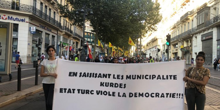 Marsilya’da binler gaspçı kayyımlara karşı yürüdü