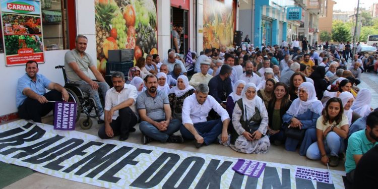 Amed’de direniş 31’inci gününde: Annelere ve gençler eylemde