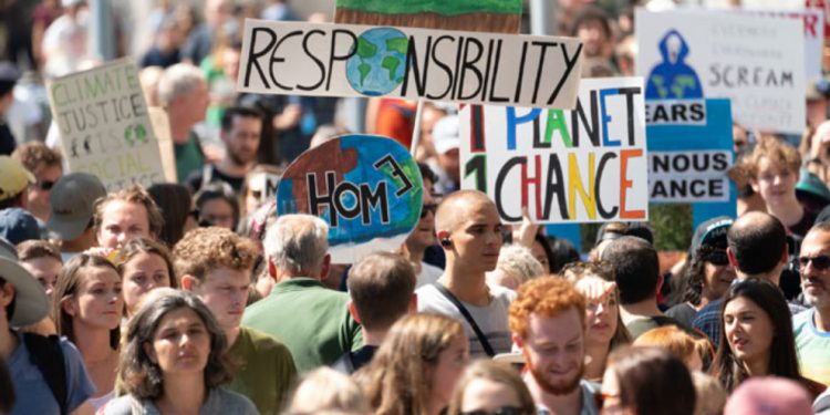 Öğrencilerden küresel grev: Milyonlar sokaklara çıkıyor