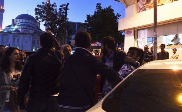 İstanbul’daki eylemde Kürtçe slogan atan 1 genç gözaltına alındı!