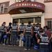 İşgalci Türk polisleri ‘iş’ vaadiyle ailelerden HDP önüne gitmeleri istendi