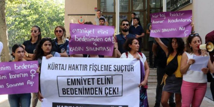 Kadın düşmanlığı devam ediyor: Kürtaj haktır, fişleme suç
