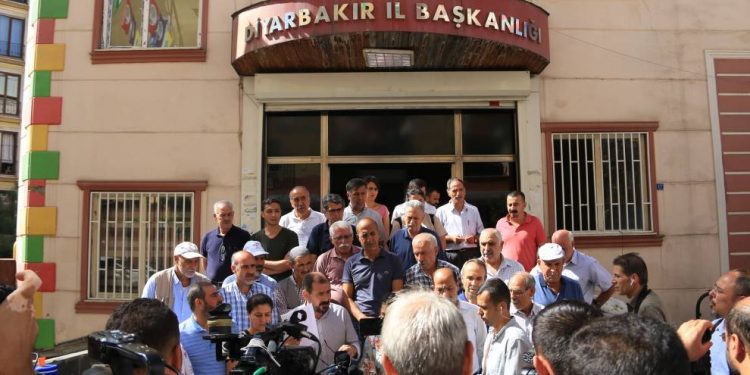 HDP Amed İl Eş Başkanı: Emniyet aileleri yönlendiriyor