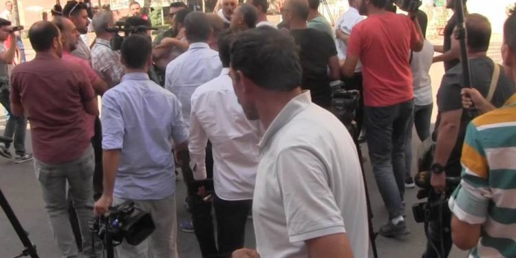 HDP önünde bekleyen “Çukur Medyası” tekme tokat kavga etti!