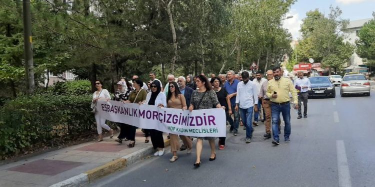 İstanbul’da kongre sonrası yürüyüş eylemi