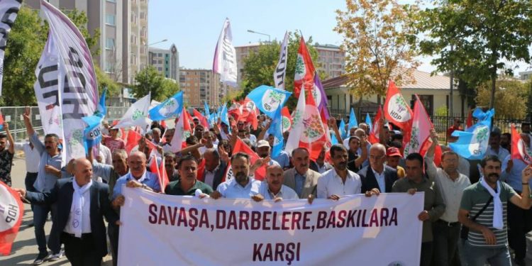 Wan 1 Eylül Barış Mitingi: Kadınlar beyazlara büründü