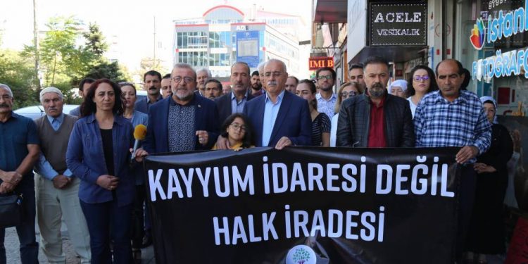 Wan’da direniş 35’inci gününde: Van’da tabelanız kalmayacak