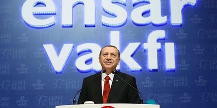 Üniversite öğrenimine başlayan öğrencilerin kişisel bilgileri tacizci Vakfa veriliyor!