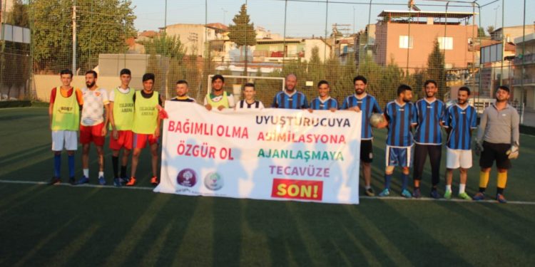 İzmir’de gençler ”Bağımlı Olma, Özgür Ol’ sloganıyla buluştu