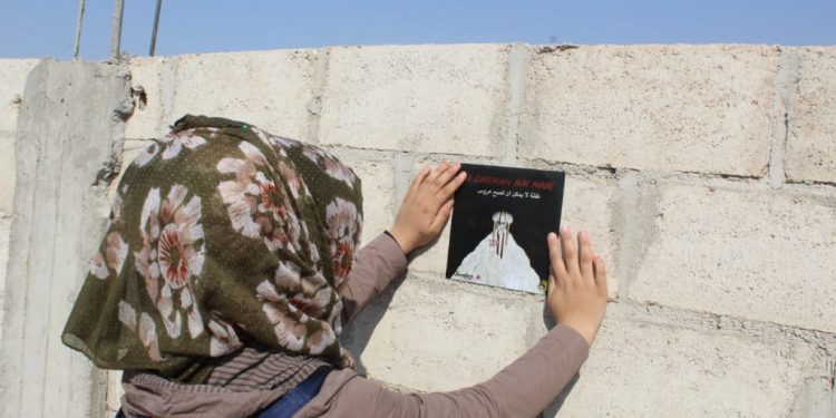 Genç Kadınlar, küçük yaştaki evliliklere karşı broşür dağıttı