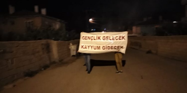 Gençlerden kayyımlara karşı meşaleli yürüyüş