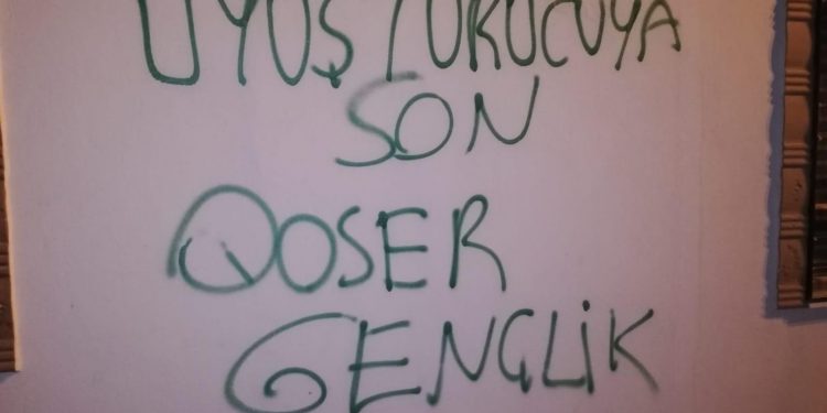 Genç Kadınlardan duvar yazılama çalışması