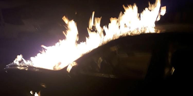 SON DAKİKA – Yurtsever Gençlik faşist Türk polisine ait aracı ateşe verdi