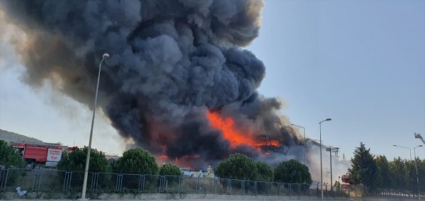 Tuzla sanayi bölgesinde büyük yangın!