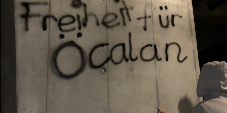 İsviçre’de gençlerden Halklar Önderi Abdullah Öcalan için eylem