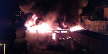 İstanbul’da mobilya atölyesinde büyük yangın!