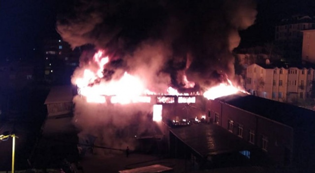 İstanbul’da mobilya atölyesinde büyük yangın!