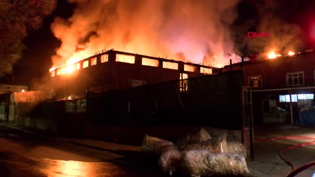 İstanbul’da mobilya atölyesinde büyük yangın!