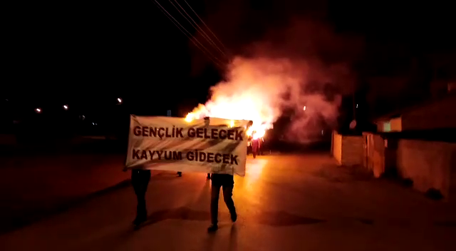 Gençlerden kayyımlara karşı meşaleli yürüyüş