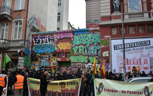 Kürdistanlılar işgal tehditlerine karşı alanlarda!