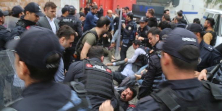 Cizîra Botan halkı kayyıma karşı alanlarda