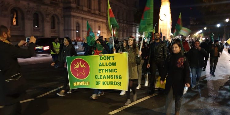 Gençlerden Londra’da Türk işgaline ‘İzin Verme!’ eylemi