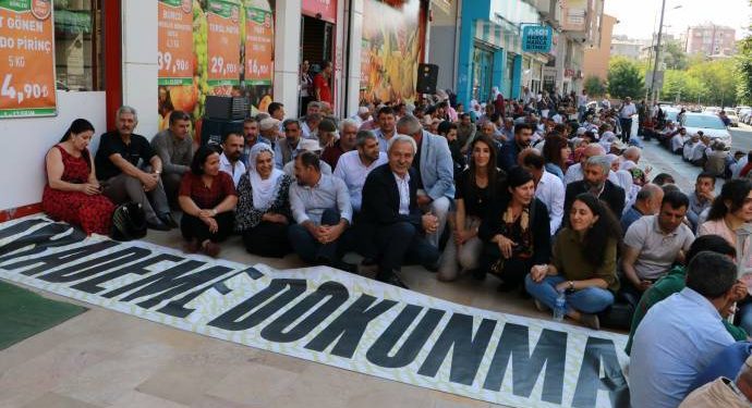 Amed’de direniş 45’inci gününde: “Bu coğrafyada ‘Kürt’ demek yasaktı”