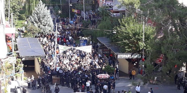 Amed’de halk işgal ve kayyıma karşı alanlarda