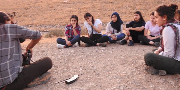 Genç kadınlar özsavunma eğitimi alıyor